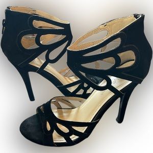 Liliana Joary-2 Heels Size 7 color black really good conditions